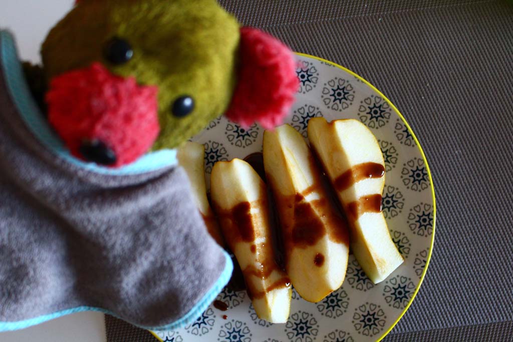  Chocolate-coated pears